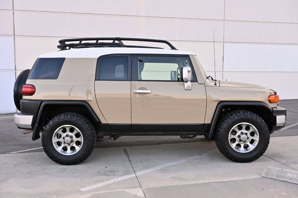 2013 Toyota FJ Cruiser · 4WD in Montclair, CA (photo 8) — photo 8