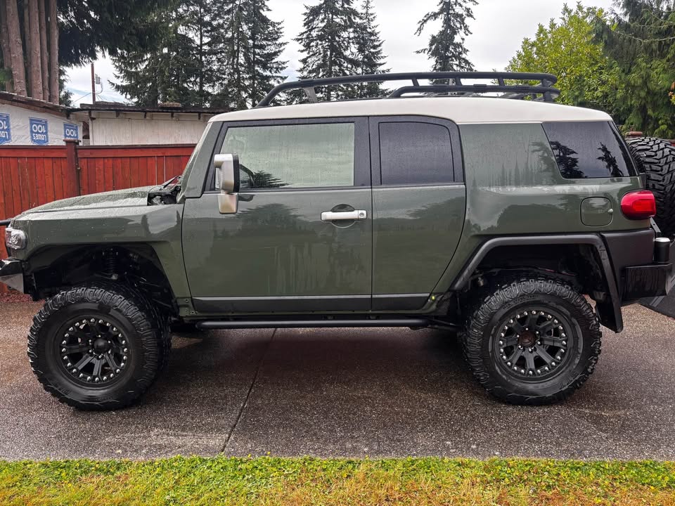 2014 Toyota FJ Cruiser · Sport Utility 2D (photo 5) — photo 5
