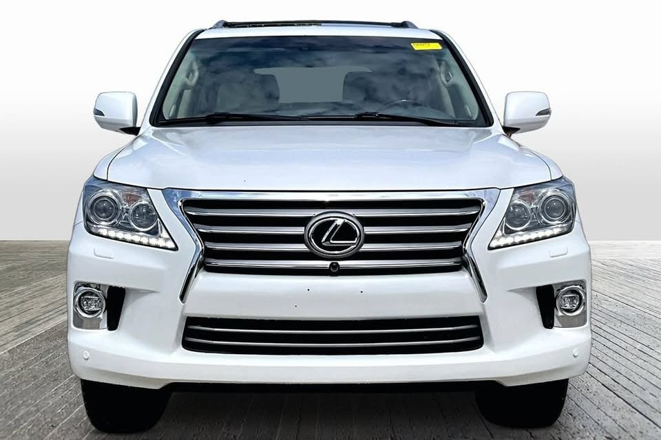 2015 Lexus LX 570 — 109k Miles in Clarendon Hills, IL (photo 2) — photo 2