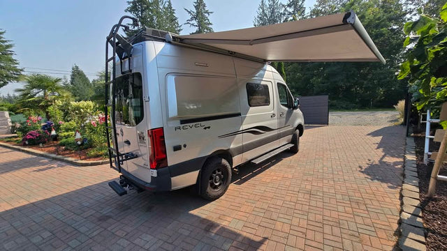 2020 Winnebago Revel 44E — photo 3