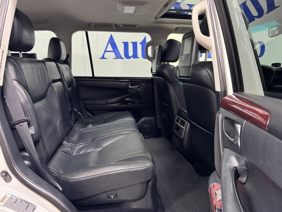 2015 Lexus LX570 in Portland, OR (photo 11) — photo 11