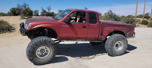 Toyota Tacoma — photo 2