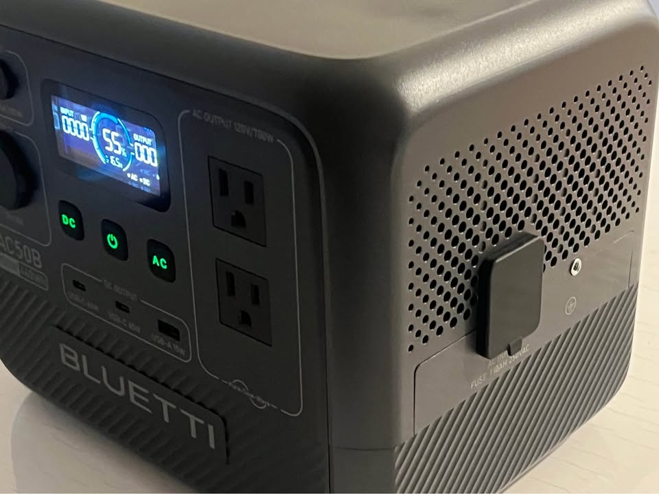 BLUETTI AC50B 700W 448Wh Portable Power Station Generator LFP for Trip Camping in Sunnyvale, CA (photo 4) — photo 4