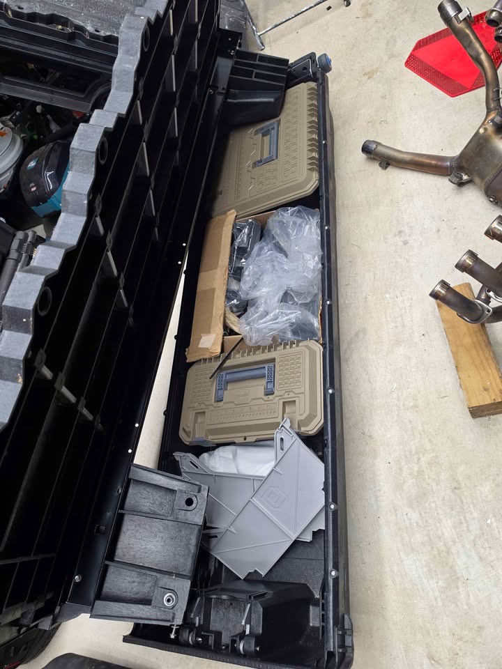 DECKED Drawer System for GMC Sierra 2500HD / Silverado 2500HD 6'9 Bed in Austin, TX (photo 3) — photo 3