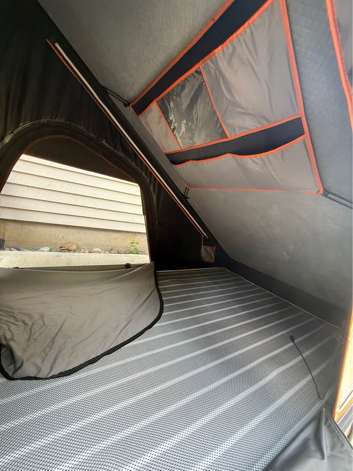 Roofnest Falcon 2 rooftop tent + heated blanket + upgraded mattress (photo 3) — photo 3