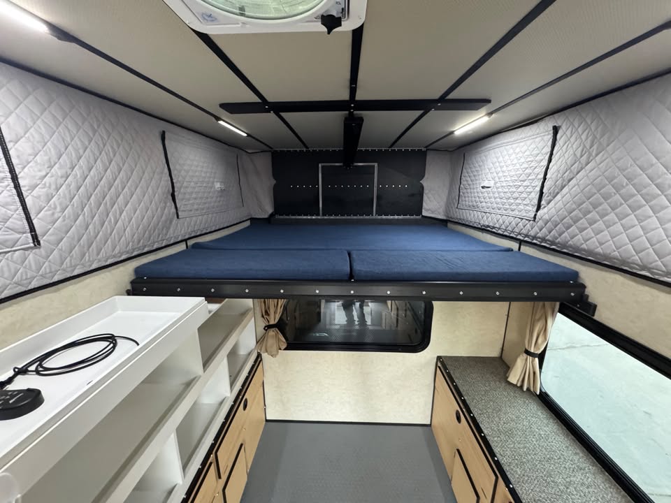 2025 Four Wheel Camper Hawk in Lakewood, CO (photo 7)