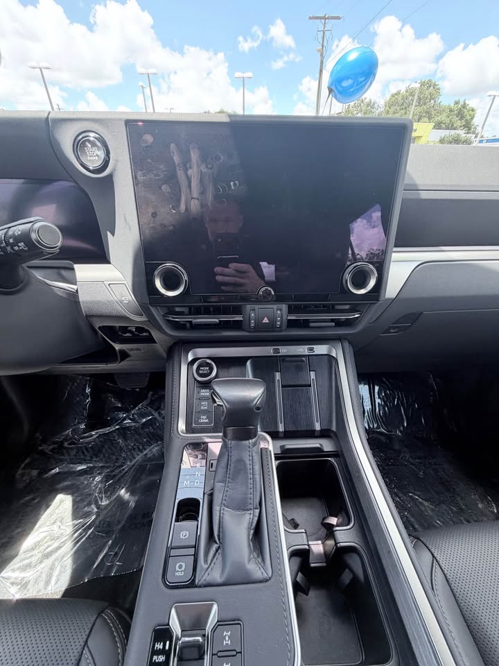 2025 Lexus GX · 550 over trial in Tampa, FL (photo 11) — photo 11
