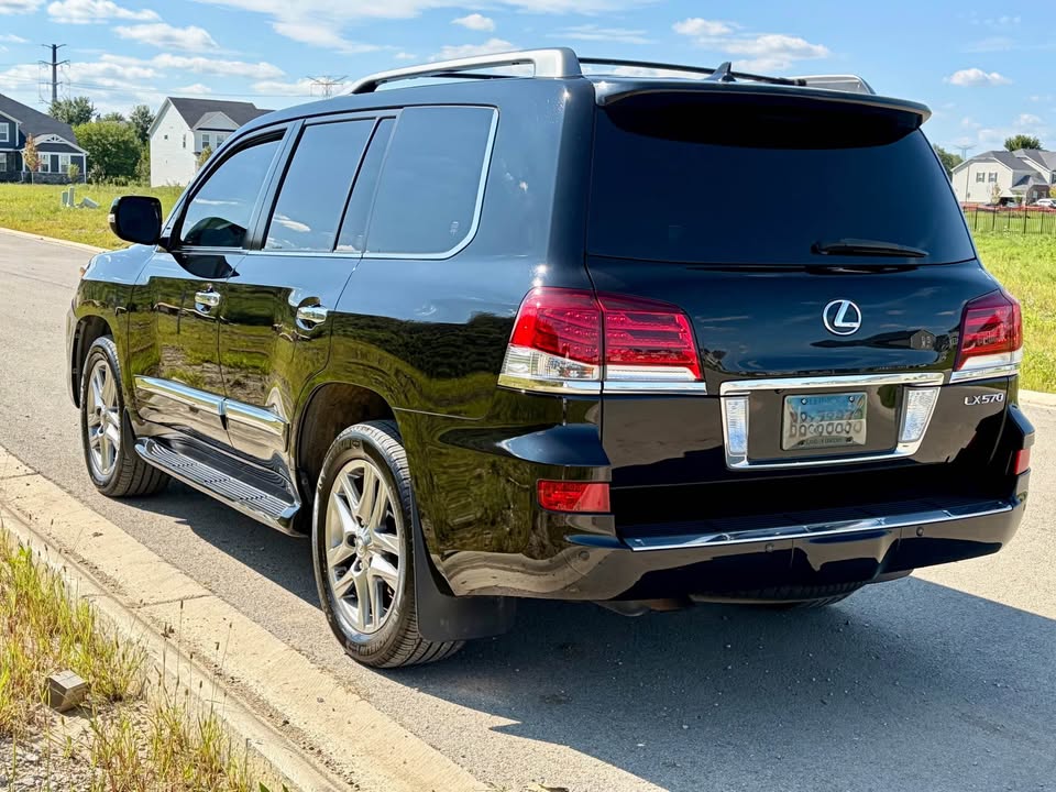 Lexus LX 570 clean , private owner in Wheaton, IL (photo 3) — photo 3