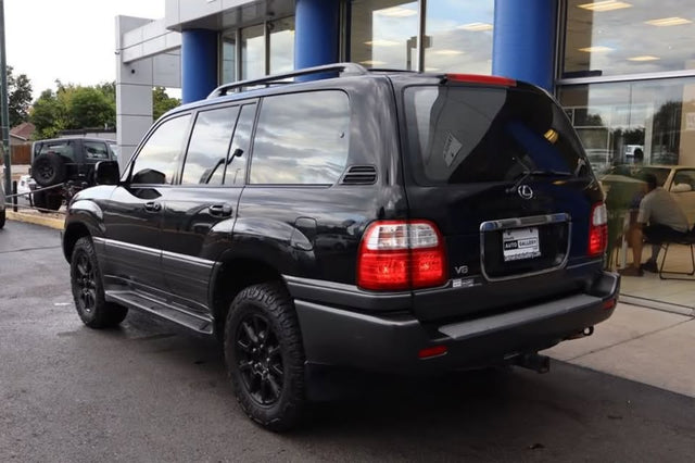 2002 Lexus LX 470 Sport Utility 4D — photo 3