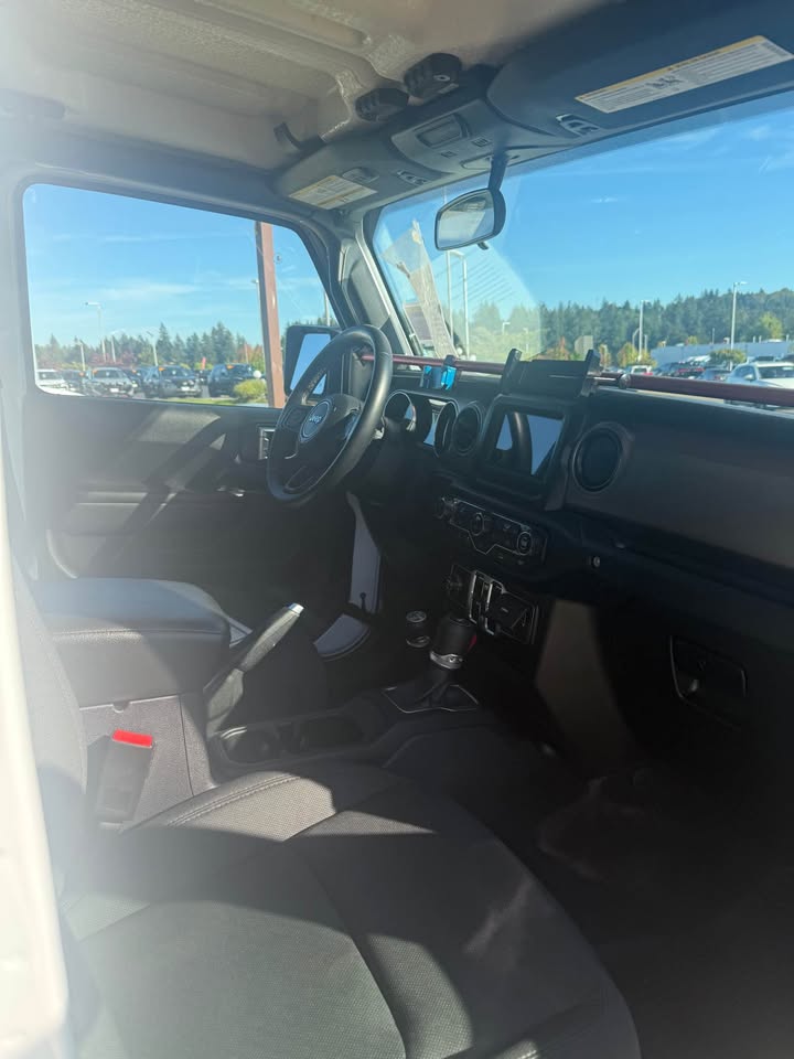 2021 Jeep Gladiator · Sport S Pickup 4D 5 ft in Tacoma, WA (photo 8) — photo 8