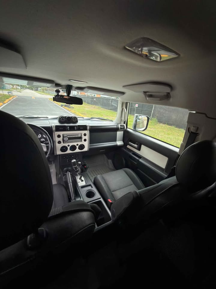 2010 Toyota FJ Cruiser · Sport Utility 2D in Orlando, FL (photo 5) — photo 5