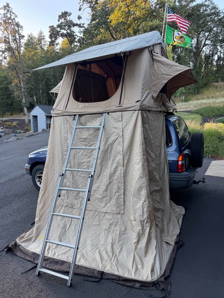 Smittybilt Overlander Roof Tent in Springfield, OR (photo 4) — photo 4