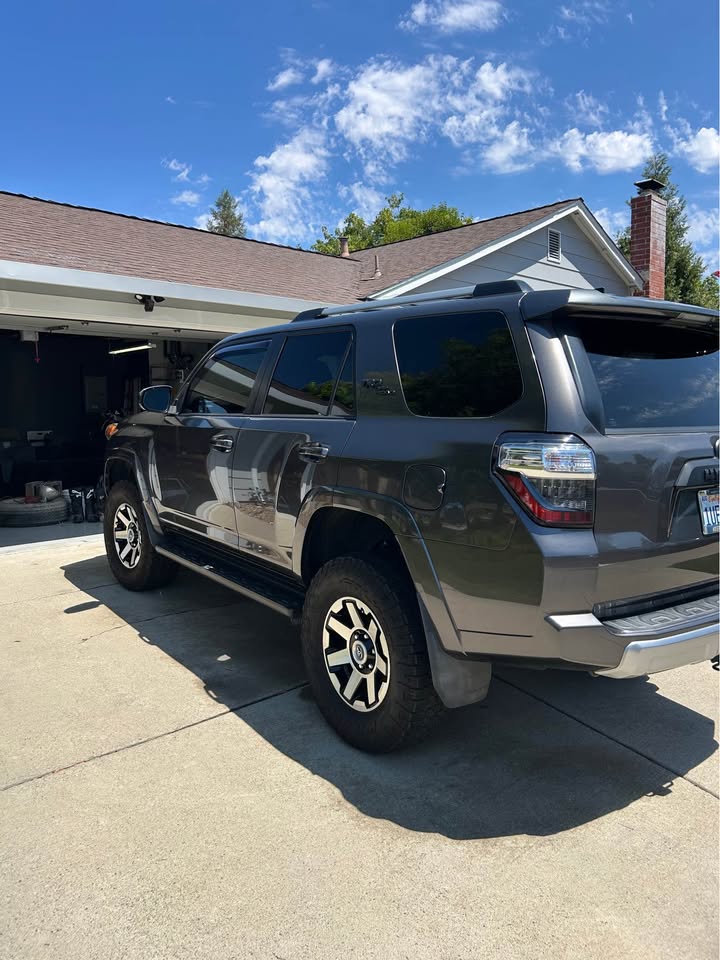 2017 Toyota 4Runner TRD Off-Road Sport Utility 4D (photo 4) — photo 4