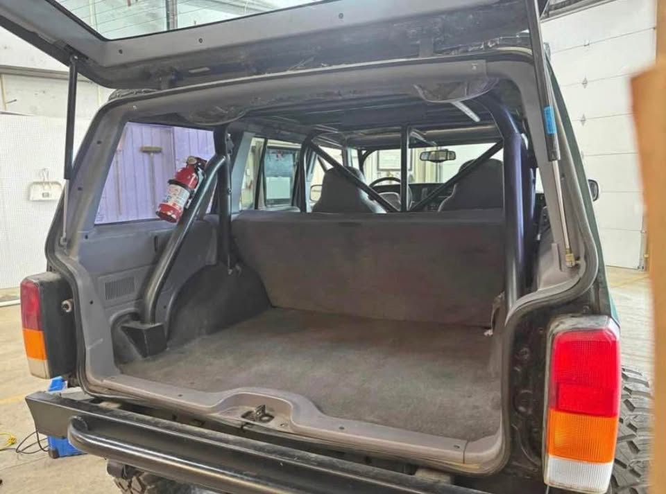2000 Jeep Cherokee · Limited Sport Utility 4D in Leavenworth, WA (photo 5) — photo 5