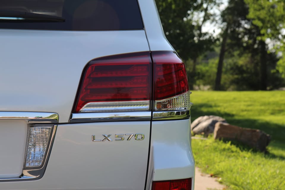 2013 Lexus LX · LX 570 Sport Utility 4D (photo 6) — photo 6