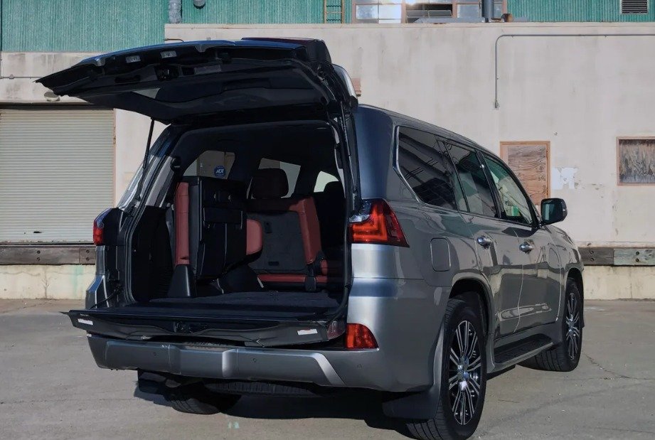 Lexus LX570 34k Miles Luxury Edition w/Entertainment System Excellent Everything in Sewell, NJ (photo 4) — photo 4