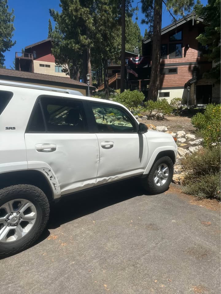 2017 Toyota 4Runner · SR5 Sport Utility 4D in Olympic Valley, CA (photo 6)