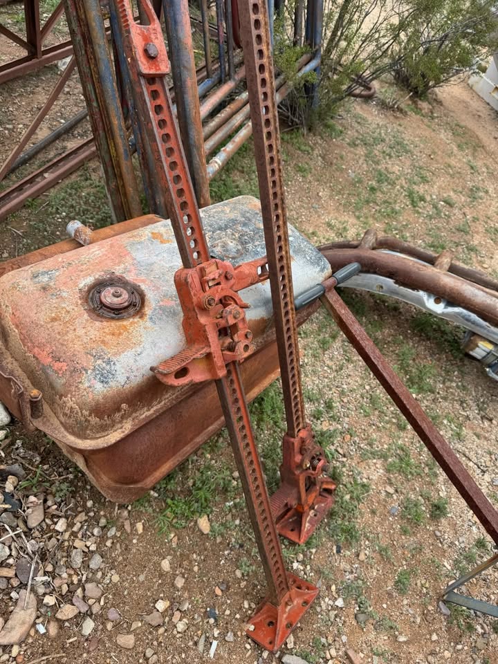 Farm / high-lift jacks-Hi-Lift–style jacks in Tucson, AZ (photo 2) — photo 2