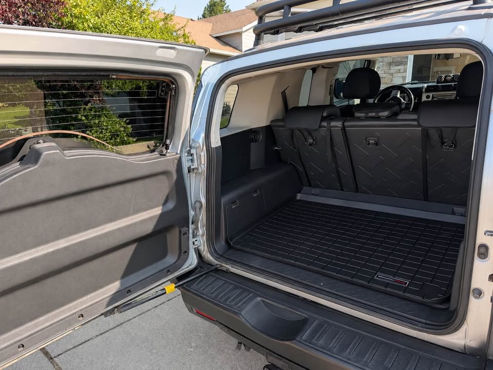 2007 Toyota FJ Cruiser 4WD – Rear Locker – Roof Rack – LED Light Bar in Spokane, WA (photo 3)