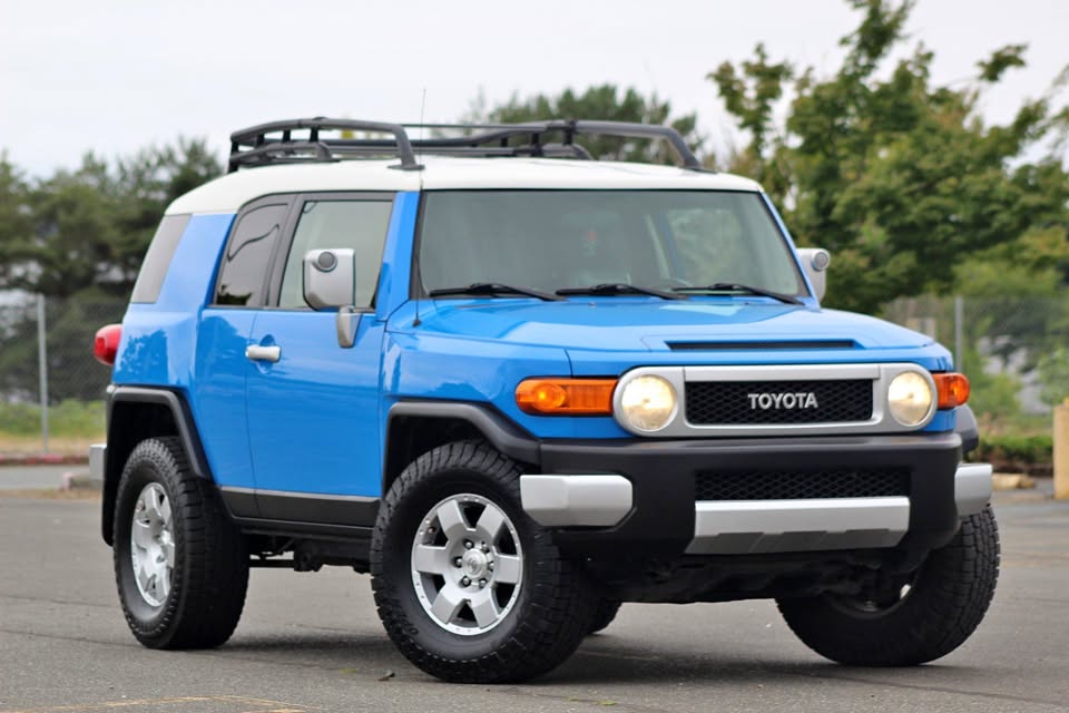 2007 Toyota FJ Cruiser in Kent, WA (photo 1)
