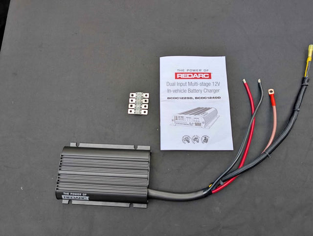 Redarc BCDC 12V 25A DC to DC charger (photo 1)