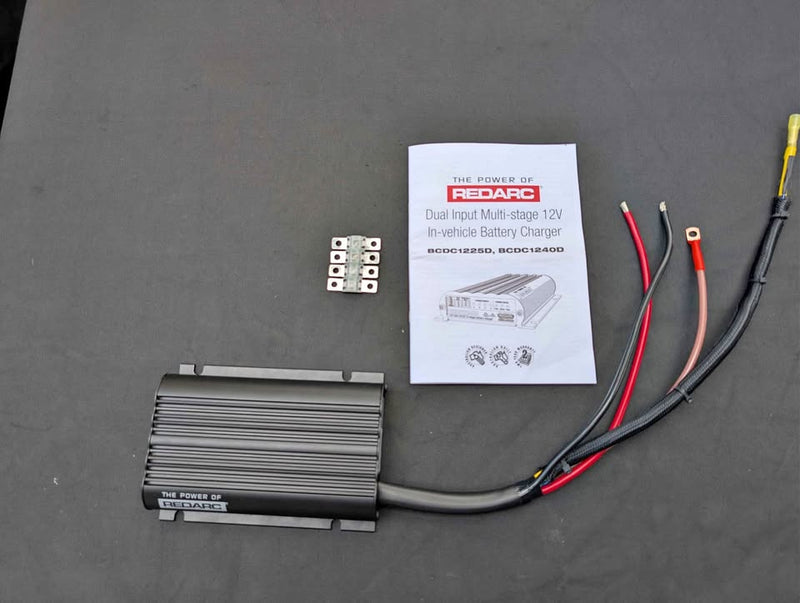 Redarc BCDC 12V 25A DC to DC charger (photo 1) — photo 1