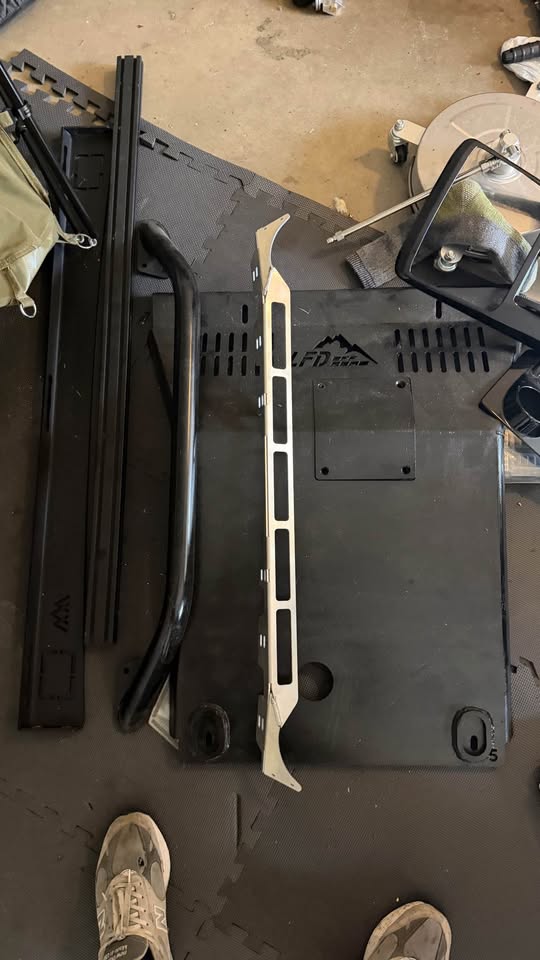 2017 Toyota 4Runner · SR5 Sport Utility 4D in Springfield, VA (photo 6) — photo 6