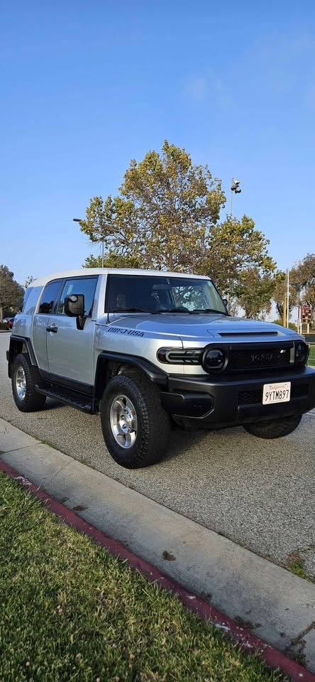 2010 Toyota FJ Cruiser · Sport Utility 2D in South El Monte, CA (photo 2) — photo 2
