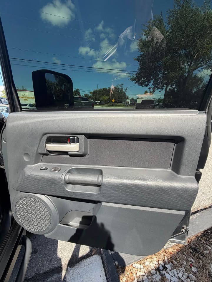 2011 Toyota FJ Cruiser · 4X4 40,000 MILES in Tampa, FL (photo 11) — photo 11