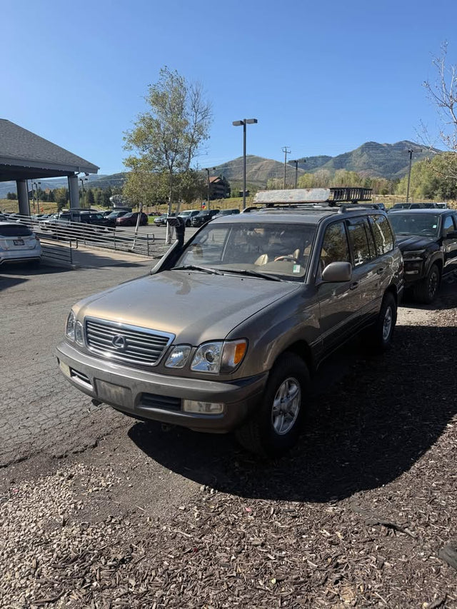 2000 Lexus LX · LX 470 Sport Utility 4D — photo 2