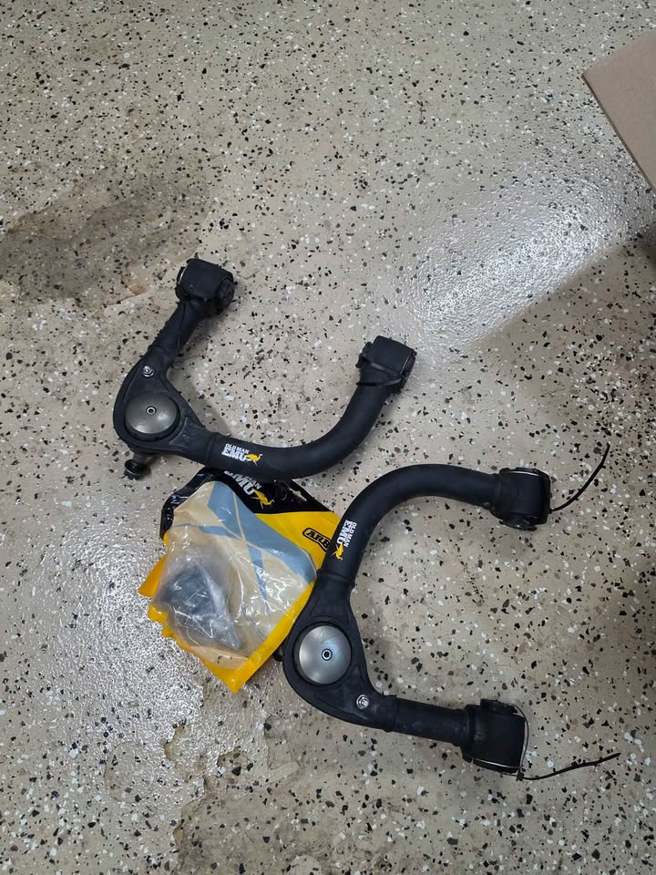 Used ARB Old Man Emu Upper Control Arms UCA0005 for 3rd gen Toyota Tacoma (2005-2023) in Torrance, CA (photo 2) — photo 2