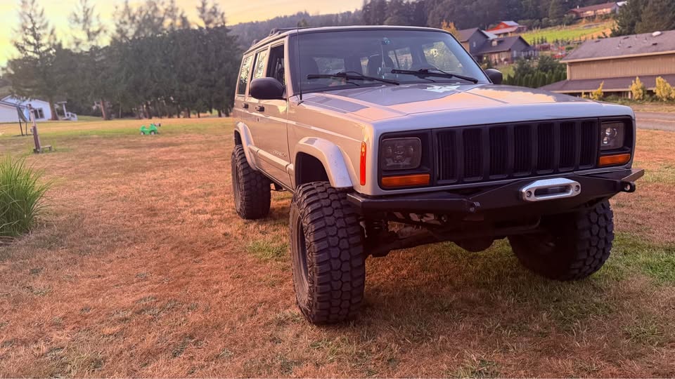 2000 Jeep Cherokee XJ 4x4 - Lifted in Kalama, WA (photo 2)