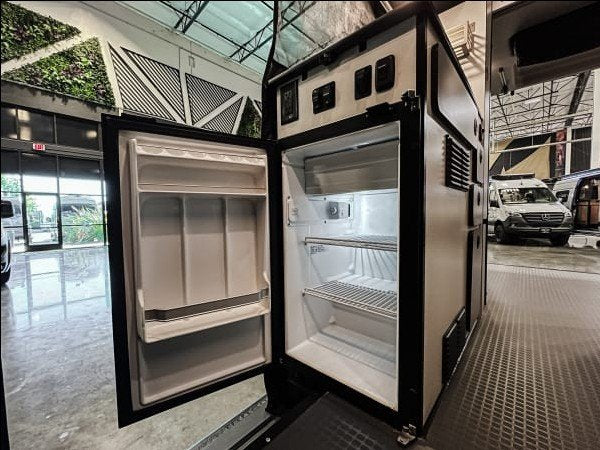 2023 Winnebago REVEL BMB44E in West Sacramento, CA (photo 9) — photo 9