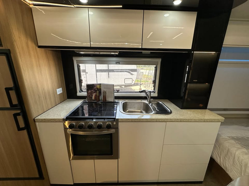 2022 BLACK SERIES CA TRAVEL TRAILER HQ19 OFF-ROAD / GRID MODEL in Arlington, TX (photo 4) — photo 4