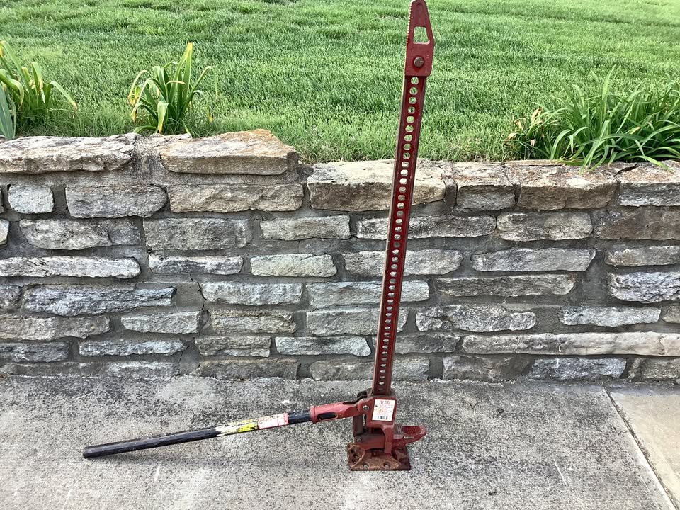 Hi-Lift 48 inch model: HL-485 jack in Aurora, IN (photo 1)