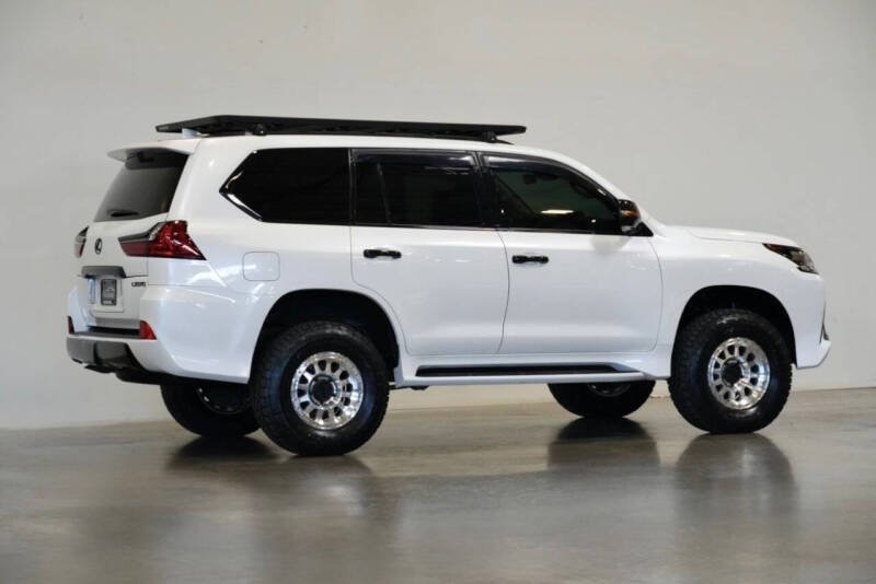 2016 Lexus lx570 4wd loaded dvd's method wheels rhino rack in Portland, OR (photo 5) — photo 5