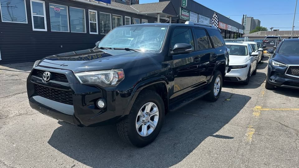2016 Toyota 4Runner | 4WD 4dr V6 SR5 in Toronto, ON (photo 3)