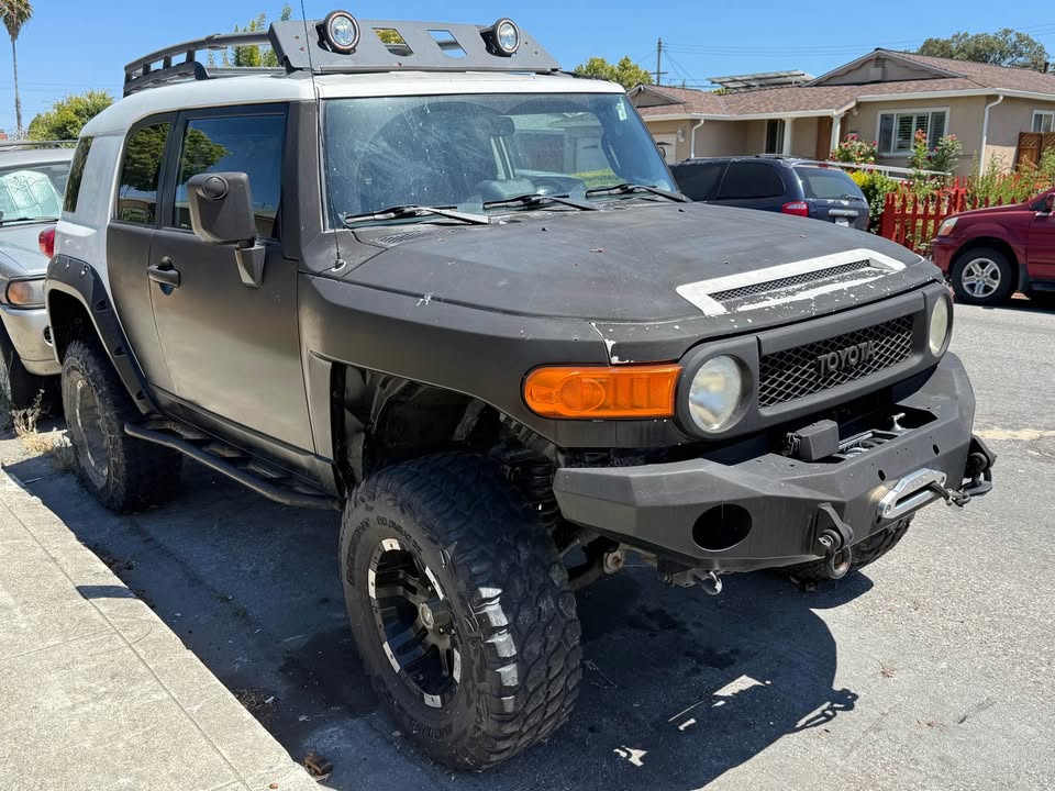 2010 Toyota FJ Cruiser (photo 5) — photo 5