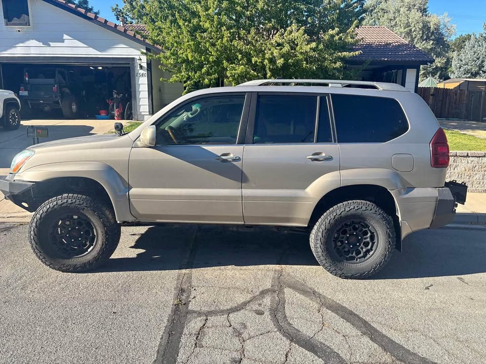 2004 Lexus GX · GX 470 Sport Utility 4D (photo 1) — photo 1