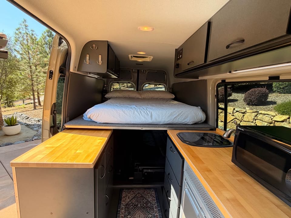 2016 Mercedes-Benz sprinter 4x4 2500 | van specialties | garage kept | 85k miles (photo 11) — photo 11