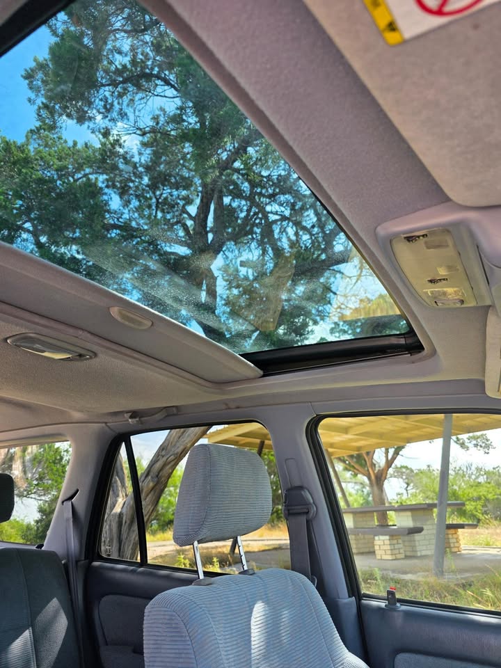 2000 Toyota 4Runner SR5 in Burnet, TX (photo 10) — photo 10