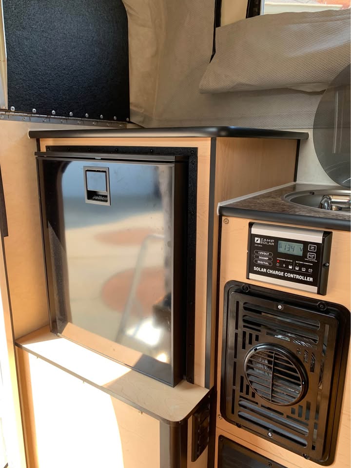 Four Wheel Camper 2016 Swift Model in Lynden, WA (photo 5) — photo 5