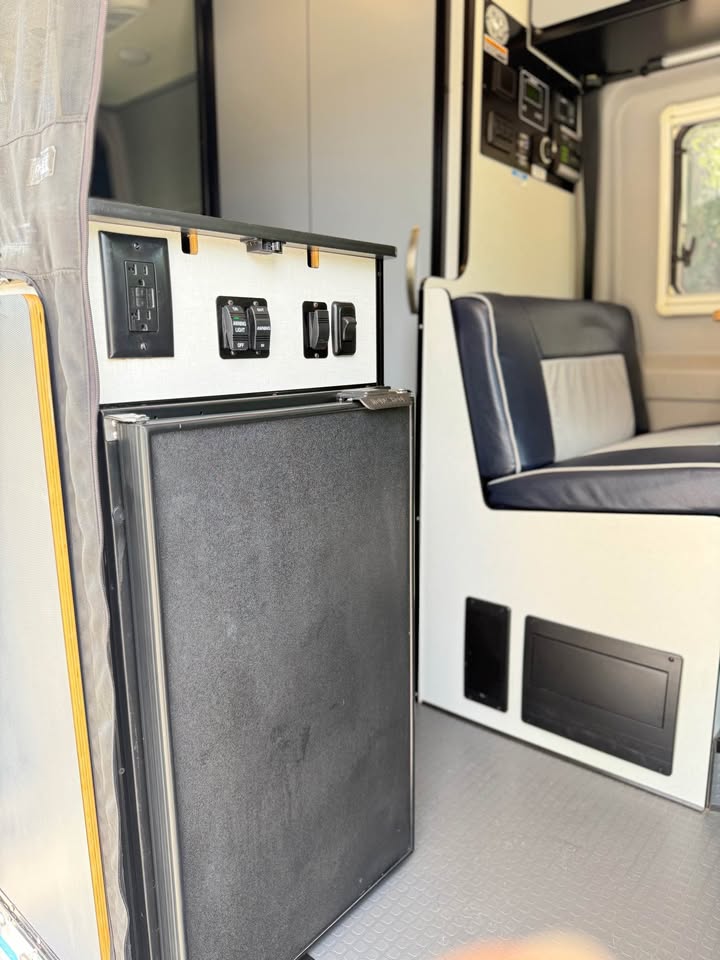 2021 Winnebago revel in Austin, TX (photo 7) — photo 7
