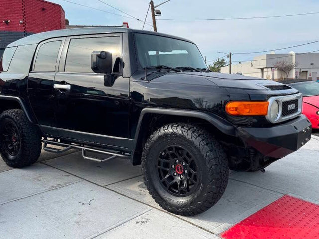 2010 Toyota FJ Cruiser — photo 2