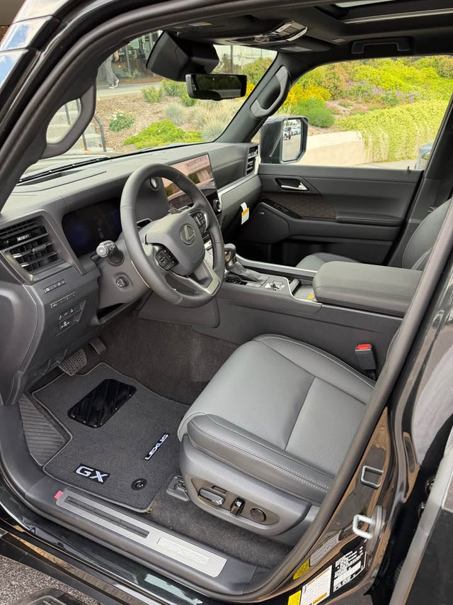 2026 Lexus Gx550 Luxury + — photo 3
