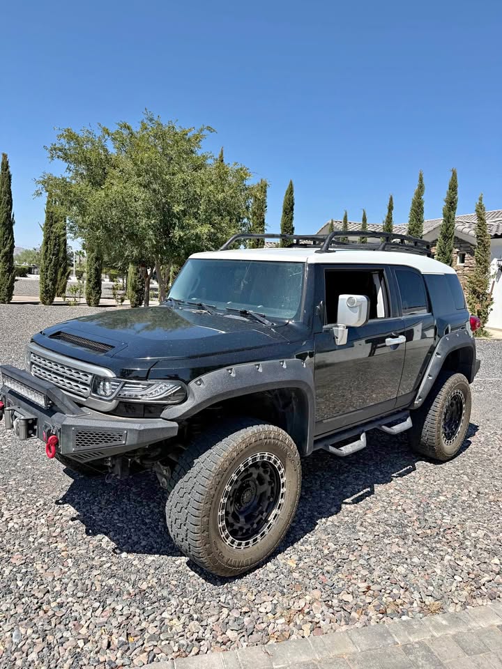 2007 Toyota FJ Cruiser · Sport Utility 2D in Phoenix, AZ (photo 1) — photo 1