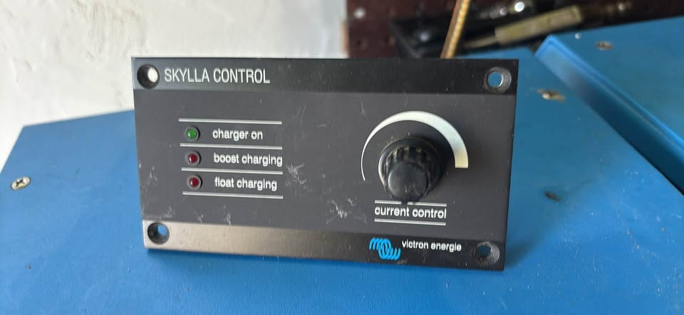 Victron charger/inverter 24v/240v (photo 5) — photo 5