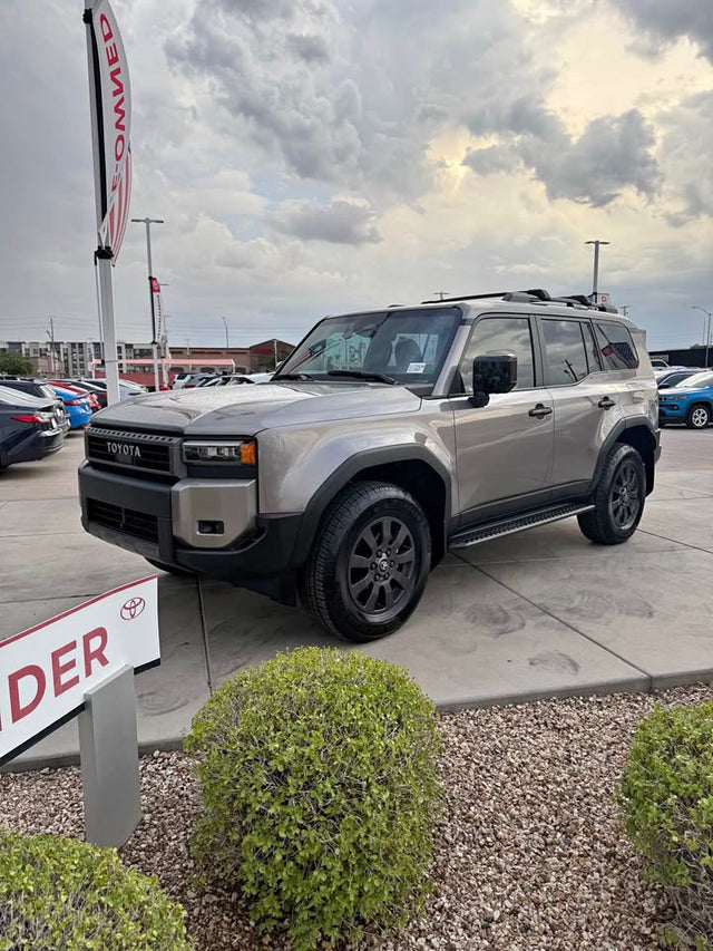 2026 Toyota Landcruiser · Base 8 (photo 1)