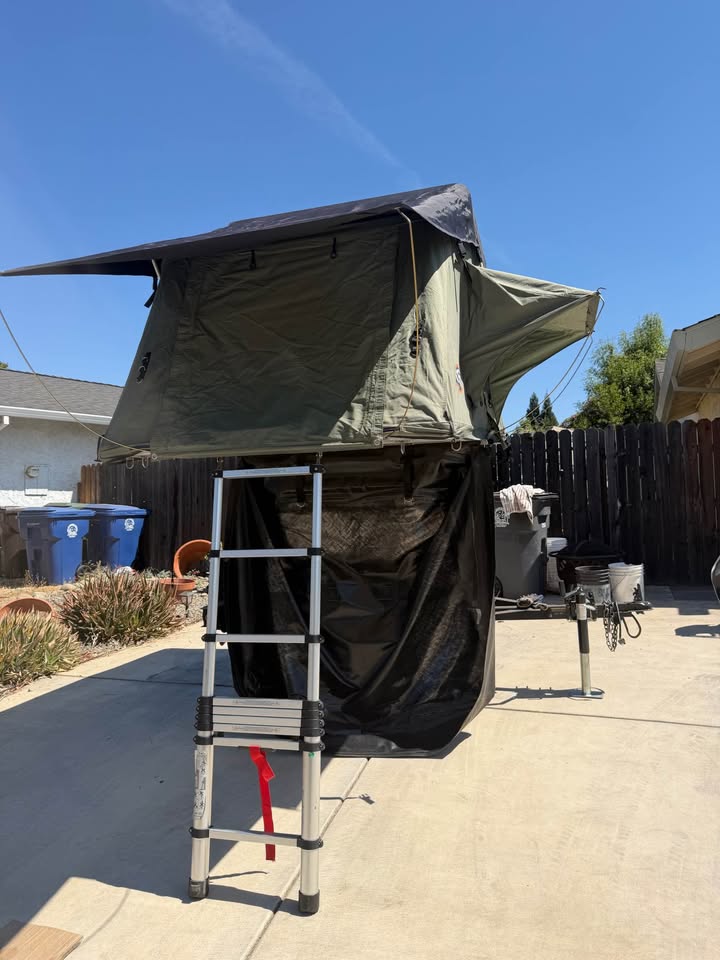 Thule Tepui Rooftop Tent (photo 2) — photo 2
