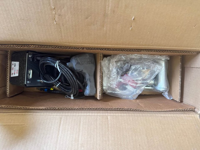 Warn M8000 winch with Smittybilt mount — photo 2